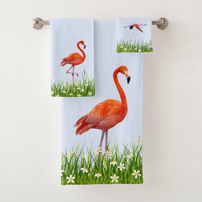 Pink Flamingo & Meadow mit Blume auf Light Blue Badhandtuch Set (Insitu)