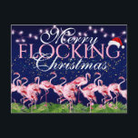 Pink Flamingo Merry Flocking Weihnachts Flamingos Feiertagspostkarte<br><div class="desc">Frohe Flocking Weihnachten Pink Flamingo,  Weihnachtsmannmütze und Pink String Lights Holiday Postcard -</div>