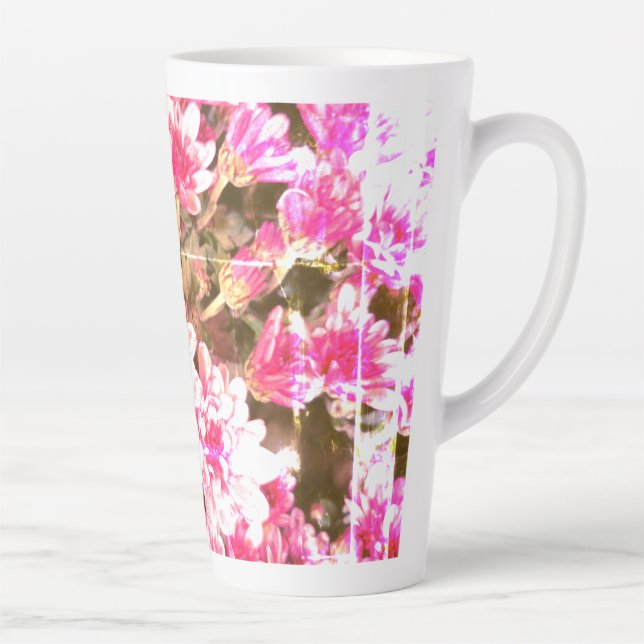Pink Floral Bloom Pattern – Soft Botanical Design Milchtasse (Rechts)