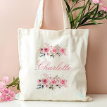 Pink Floral Bridesmaid Name Tragetasche<br><div class="desc">Pink Floral Bridesmaid Tote Tasche Diese elegante rosa Blumenkohl Tote Tasche ist ein perfektes Angebot für Brautmädchen. Mit einem individuelle Name in wunderschöner Kalligrafie ist es ein stilvolles und praktisches Accessoire für Ihre Hochzeitsfeier. Das zarte Blumendesign verleiht der Stadt eine Touch von Eleganz und macht sie zu einem unvergesslichen Zuhause...</div>
