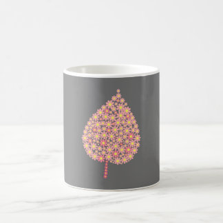 Pink Floral Leaf on Dark Grey Background – Elegant Kaffeetasse