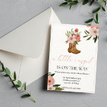 Pink Floral und Grüne Cowgirl Geburtstag Einladung<br><div class="desc">Feiern Sie den besonderen Tag Ihres kleinen Cowgirl im Stil unseres charmanten "Pink Floral and Greenery Cowgirl Birthday Invitation". Dieses reizvolle Design verbindet den rustikalen Charme des wilden Westens mit der Eleganz rosa Blumen und üppiger Vegetation und schafft so die perfekte Einladung für einen Geburtstagsbash mit Cowgirl. Die zauberhafte Kombination...</div>