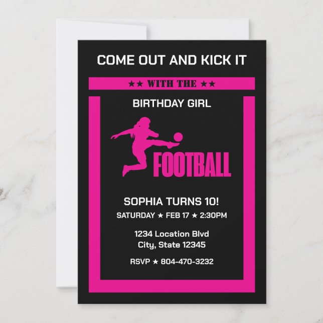 Pink Football Player Girl, Birthday Girl Team Einladung (Vorderseite)