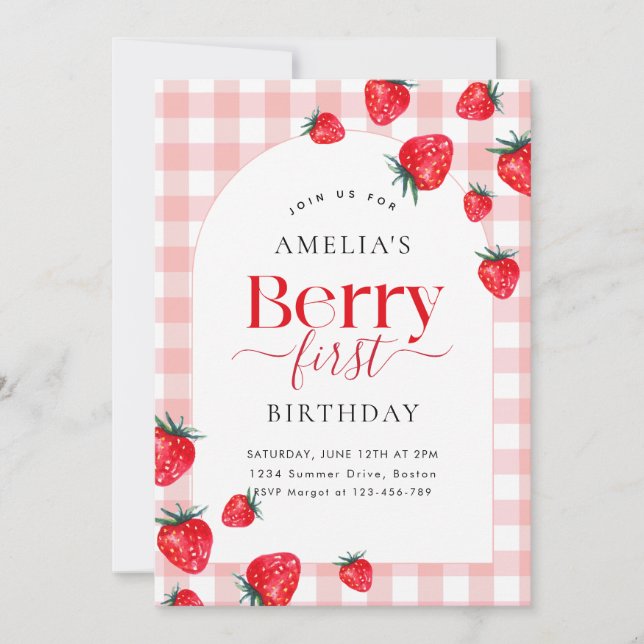 Pink Gingham Berry First Birthday Strawberry Girl Einladung (Vorderseite)
