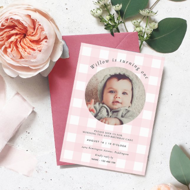 Pink Gingham Foto Birthday Einladung (Birthday Photo Invitation Pink Gingham Check)