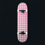 Pink Gingham Kariert Cotattcore Skateboard<br><div class="desc">Moderner Picknick-Trend im Frühling mit Gingham kariertes Tartan Muster in heißen Rosa und Weiß.</div>