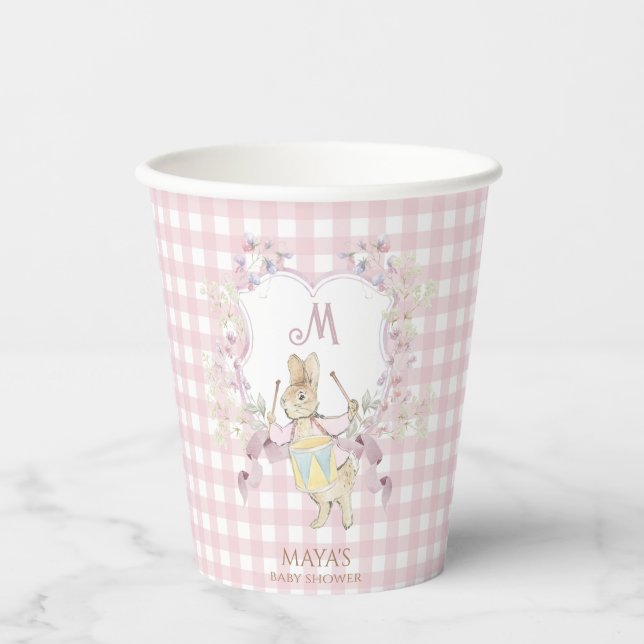 Pink Gingham Peter die Rabbit Monogram Baby Dusche Pappbecher (Vorderseite)