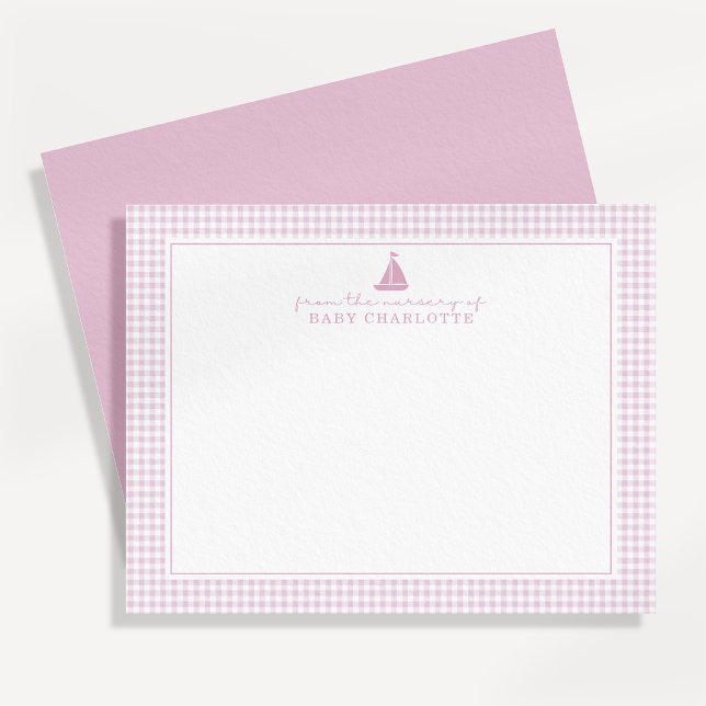 Pink Gingham Sailboat Nursery Note Card Ankündigung (Von Creator hochgeladen)