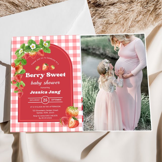 Pink Gingham Strawberry Baby Dusche Party Foto Einladung (Von Creator hochgeladen)