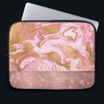 Pink Gold Glitzer und Sparkle Marmor Laptopschutzhülle<br><div class="desc">Rosa Rose Gold Glitzer und Marmorschlauch aus Sparkle. Der Rosa- und Goldmarmorschlauch ist perfekt für das Mädchen,  das Lieben Rose Gold und Funkeln.</div>