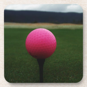 Pink Golf Ball auf dem Golfplatz Getränkeuntersetzer