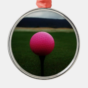 Pink Golf Ball auf dem Golfplatz Ornament Aus Metall