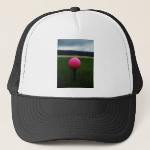 Pink Golf Ball auf dem Golfplatz Truckerkappe