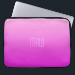 Pink Gradient individuelle Laptop-Ärmel für Monogr Laptopschutzhülle<br><div class="desc">Sehen Sie in meinem Laden nach,  was andere Artikel mit diesem Design sind.</div>