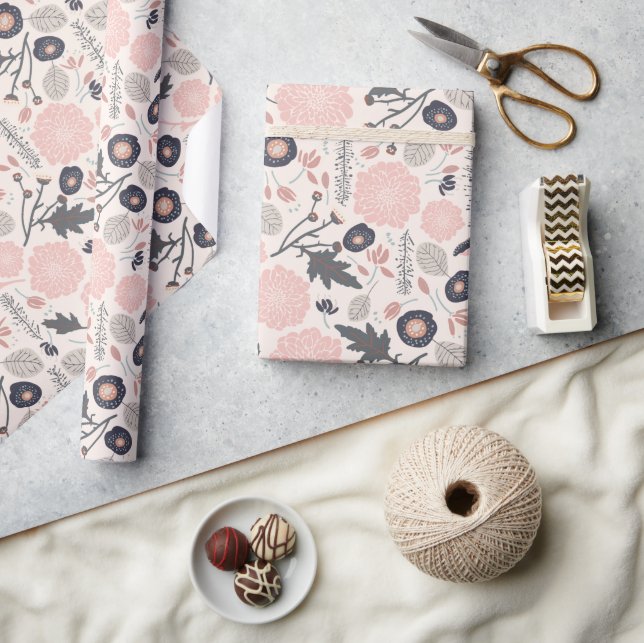 Pink Grau Schwarzes Botanisches Muster Geschenkpapier (Kunsthandwerk)