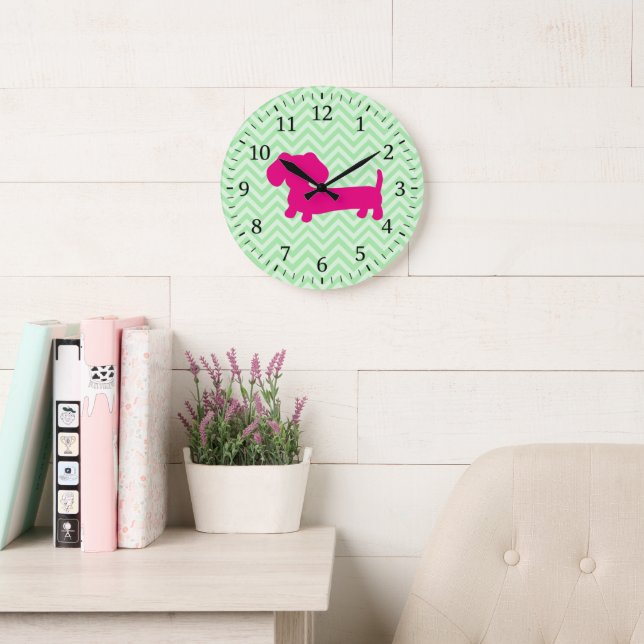 Pink & Green Dachshund Wall Clock Große Wanduhr (Lesesaal)