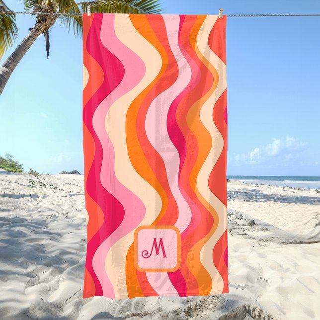 Pink Groovy Retroästhesie - Mit Monogramm Strandtuch (Personalized Retro Sunset Waves – Pink Orange Beach Towel)