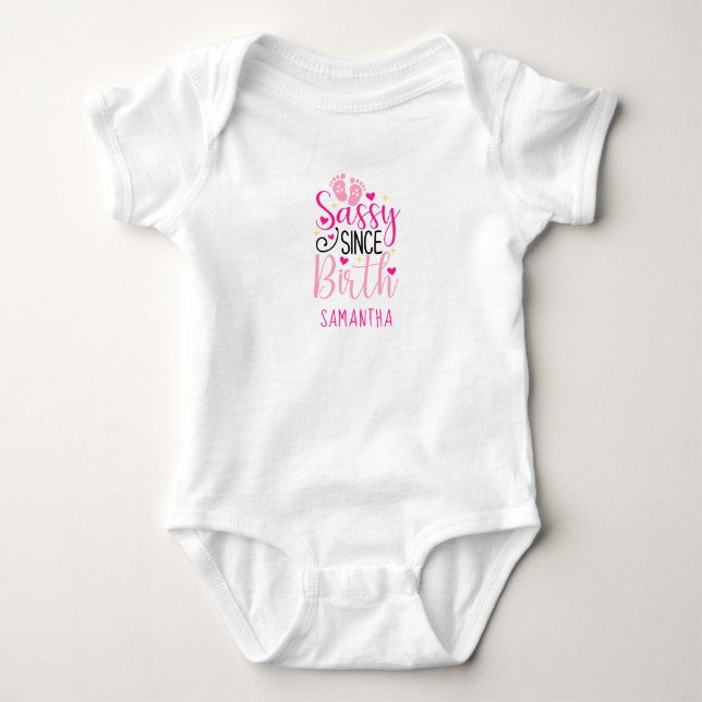 Pink Hearts Baby Footprints Sassy seit der Geburt  Strampler (Vorderseite)