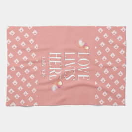 Pink | LIEBE LEBT HIER | Stilvoll anpassbar Geschirrtuch