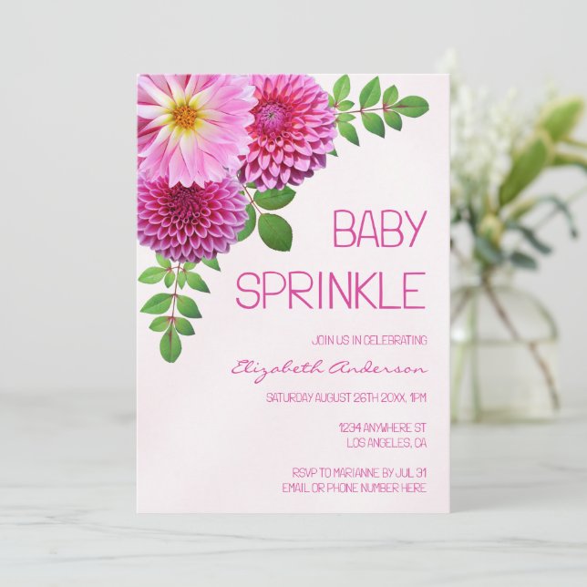Pink Lila Dahlia Girl Baby Sprinkle Einladung (Stehend Vorderseite)
