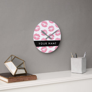 Pink Lips, Kiss, Lipstick, Ihr Name, Personalisier Runde Wanduhr