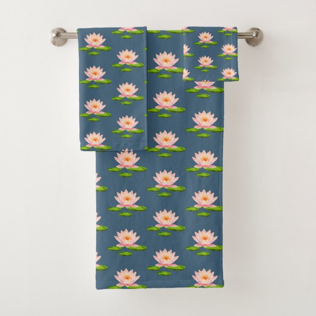 Pink Lotus Blume & Lily Pads auf blau Badhandtuch Set (Insitu)