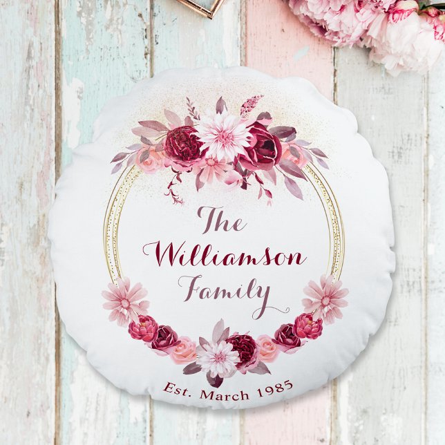 Pink Magenta Hütte Wreath Family Monogram Rundes Kissen (Von Creator hochgeladen)