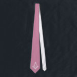 Pink Masonic Krawatte - Freemason Necktie<br><div class="desc">Die Krawatte ist ganz in rosa gehalten und mit einem weißen Platz und einem Freimaurerkompass gestaltet. Unterstützen Sie das Brustkrebsbewusstsein mit dieser einzigartigen rosa Freemason-Krawatte. Würde auch ein einzigartiges masonisches Geschenk für sich selbst oder jemand Besonderes.</div>