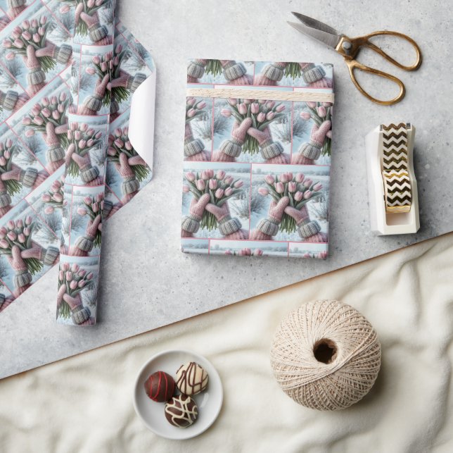 Pink Mittens Holding Tulip Bouquet Geschenkpapier (Kunsthandwerk)