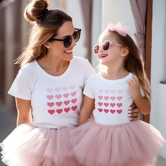 Pink Ombre Hearts Valentinstag T-Shirt (Von Creator hochgeladen)