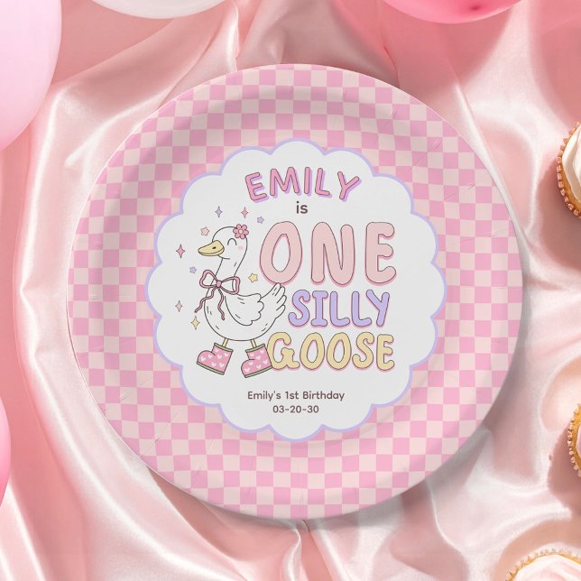 Pink One Silly Goose - Retro Girl First Birthday  Pappteller (Pink One Silly Goose Birthday Paper Plates. Girl First Birthday Party Paper Plates.)