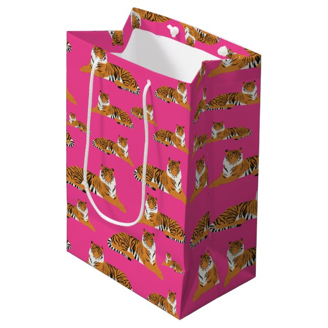 Pink Orange Jungle Tiger Tiermuster Mittlere Geschenktüte (Vorderseite Schrägansicht)