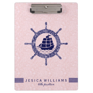 Pink Paisley und Navy Blue Nautical Boat Wheel Klemmbrett