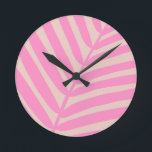 Pink Palm Leaf Runde Wanduhr<br><div class="desc">Palmblätterblättern - tropisches Muster - rosa und beige.</div>