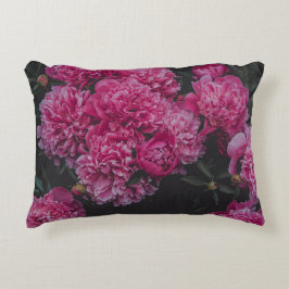 Pink peonies, dark moody aesthetic dekokissen