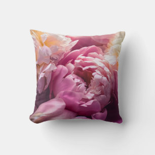 Pink Peonies: Luxuriöse florale Kunst. Kissen