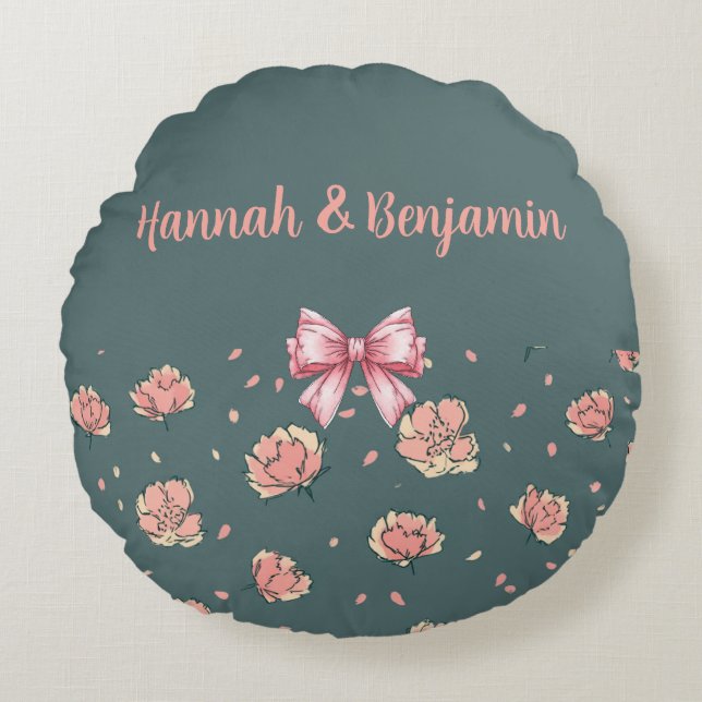 Pink Peony and Bow Pattern Rundes Kissen (Vorderseite)