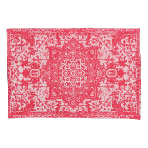 Pink Petals über Kilim Dreams Kissenbezug