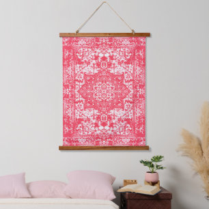 Pink Petals über Kilim Dreams Wandteppich Mit Holzrahmen
