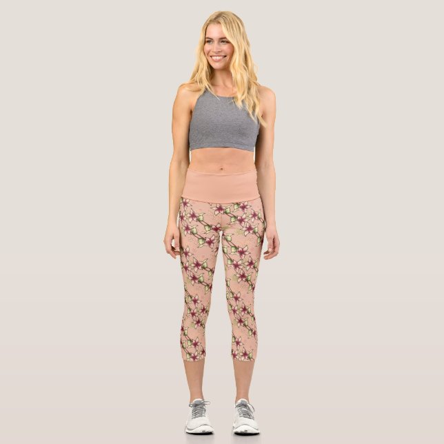 Pink Poinsettia Diagonal Strip Weihnachten Capri Leggings (Vorderseite)
