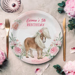 Pink pony Geburtstagsgeschenk auf cowgirl Party Pappteller<br><div class="desc">Pony Geburtstag giddy up Cowgirl Cowboy Party Custom Party Papier Teller. Rosa Hintergrund,  Pony mit rosafarbenen Rosen für Pferde,  Ponys,  Geburtstage im Reitsport.</div>