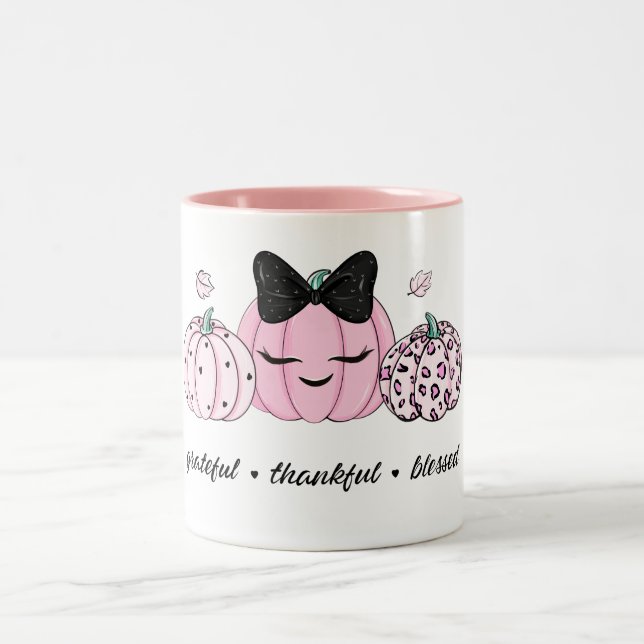 Pink Pumpkin Thanksgiving  Zweifarbige Tasse (Mittel)