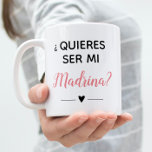 Pink Quieres Ser Mi Madrina Godmata Vorschlag Kaffeetasse<br><div class="desc">Frag dem,  was du will,  um dein Kind's Madrina mit diesem super niedlichen personalisierten Weiß mit rosa Kaffee Tasse. Haben Sie sich den Kaffee zubereitet und ihn zum Pop der Frage "Quieres ser mi Madrina" verwendet?</div>