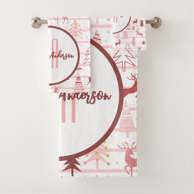 PINK REINDEER & CHRISTMAS BÄUME CUSTOM MONOGRAM BADHANDTUCH SET (Insitu)