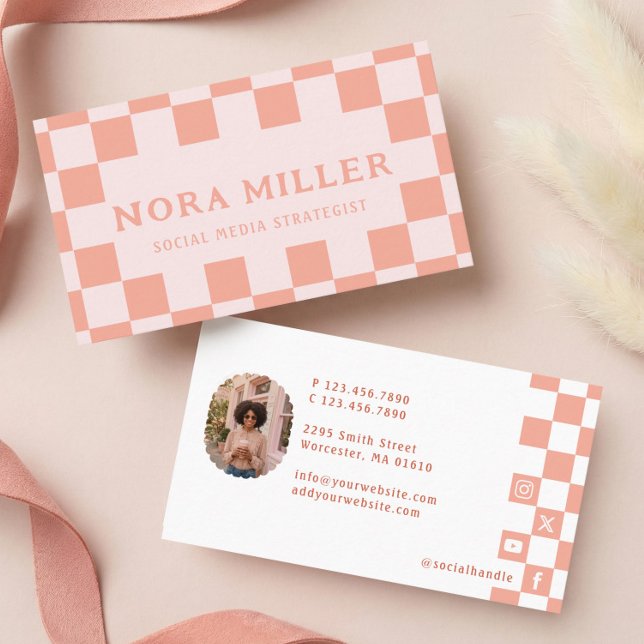Pink Retro Checkered Pattern Content Creator Photo Visitenkarte (Pink Retro Checkered Pattern Content Creator Photo Business Card)