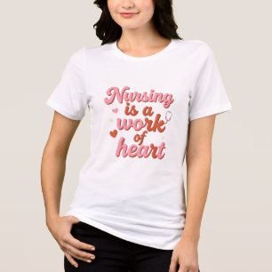 Pink Retro Krankenpflege ist eine Herzensarbeit Kr Tri-Blend Shirt