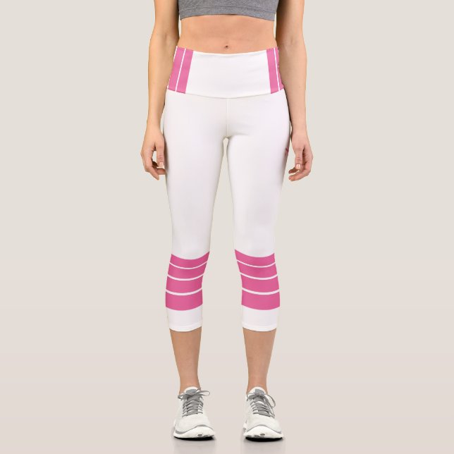 Pink Retro Stripes and Minimalist Text Capri Leggings (Vorderseite)