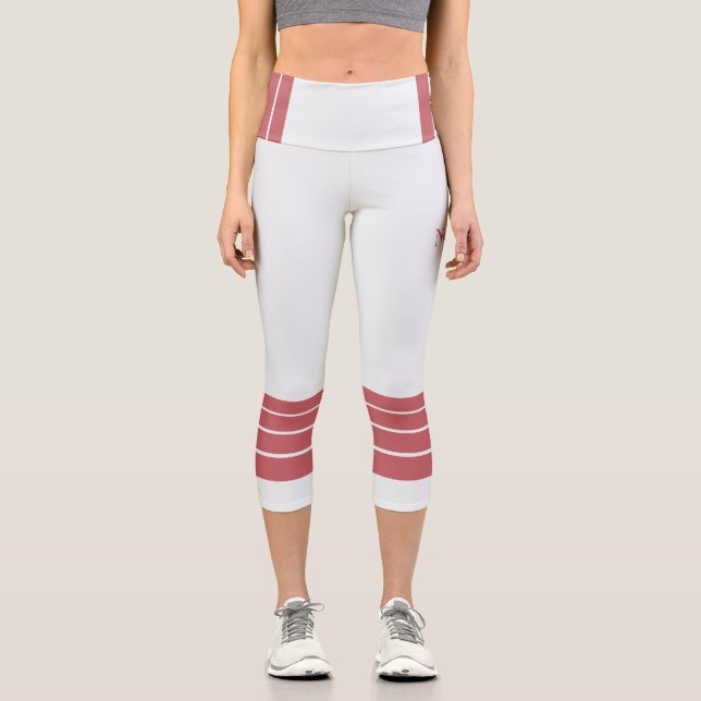 Pink Retro Stripes and Text on Minimalist Capri Leggings (Vorderseite)
