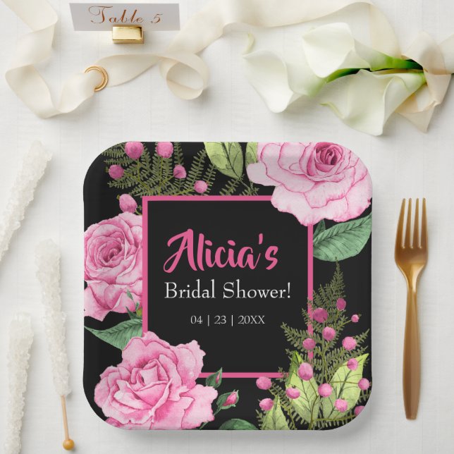 Pink Roses on Black Bridal Shower Pappteller (Hochzeit)