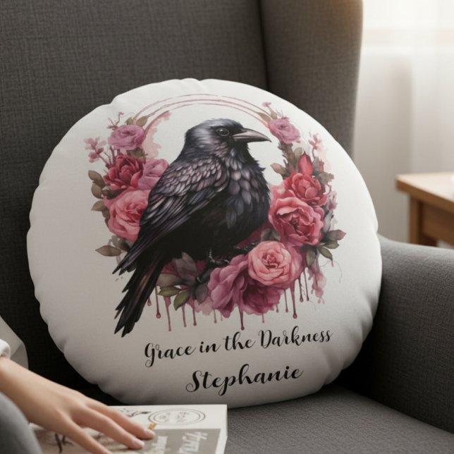 Pink Roses Raven Rundes Kissen (round pillow with pink roses and raven)